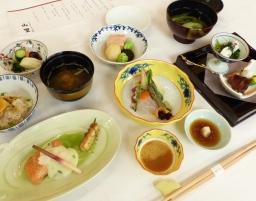 美しい所作と和の心 「名門ホテルで学ぶ日本料理の食卓作法」体験記